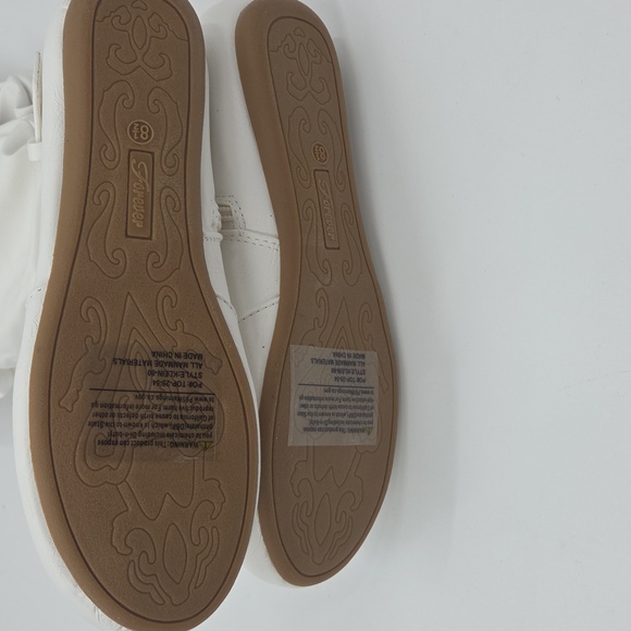 Elegant White Buckle Slouchy Boots - Picture 10 of 16